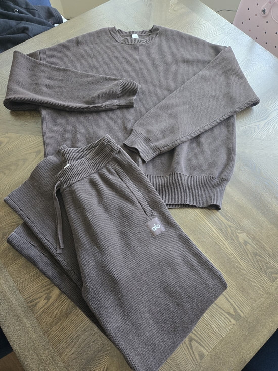 ALO Yoga Pants - Alo Yoga Scholar 2pc Set Crewneck Sweater Straight Leg Sweatpant Espresso Unisex